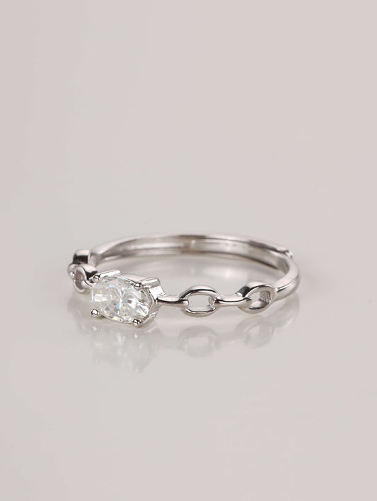 Close-up macro shot of the 925 sterling silver ring highlighting the East-West horizontal setting and the structural interlocking chain band details.