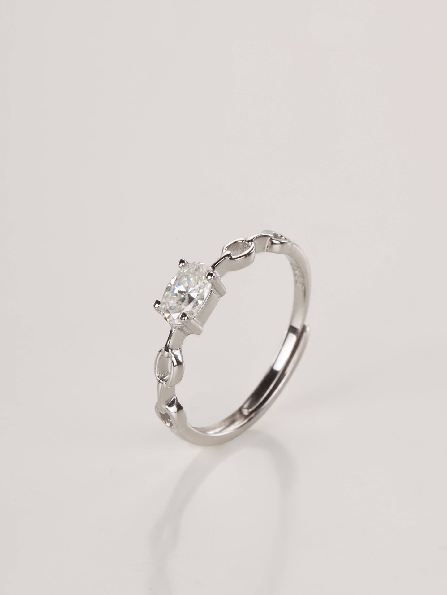 A close-up of a hand wearing the adjustable silver 0.5ct oval chain ring, demonstrating the modern aesthetic and everyday styling in natural light.