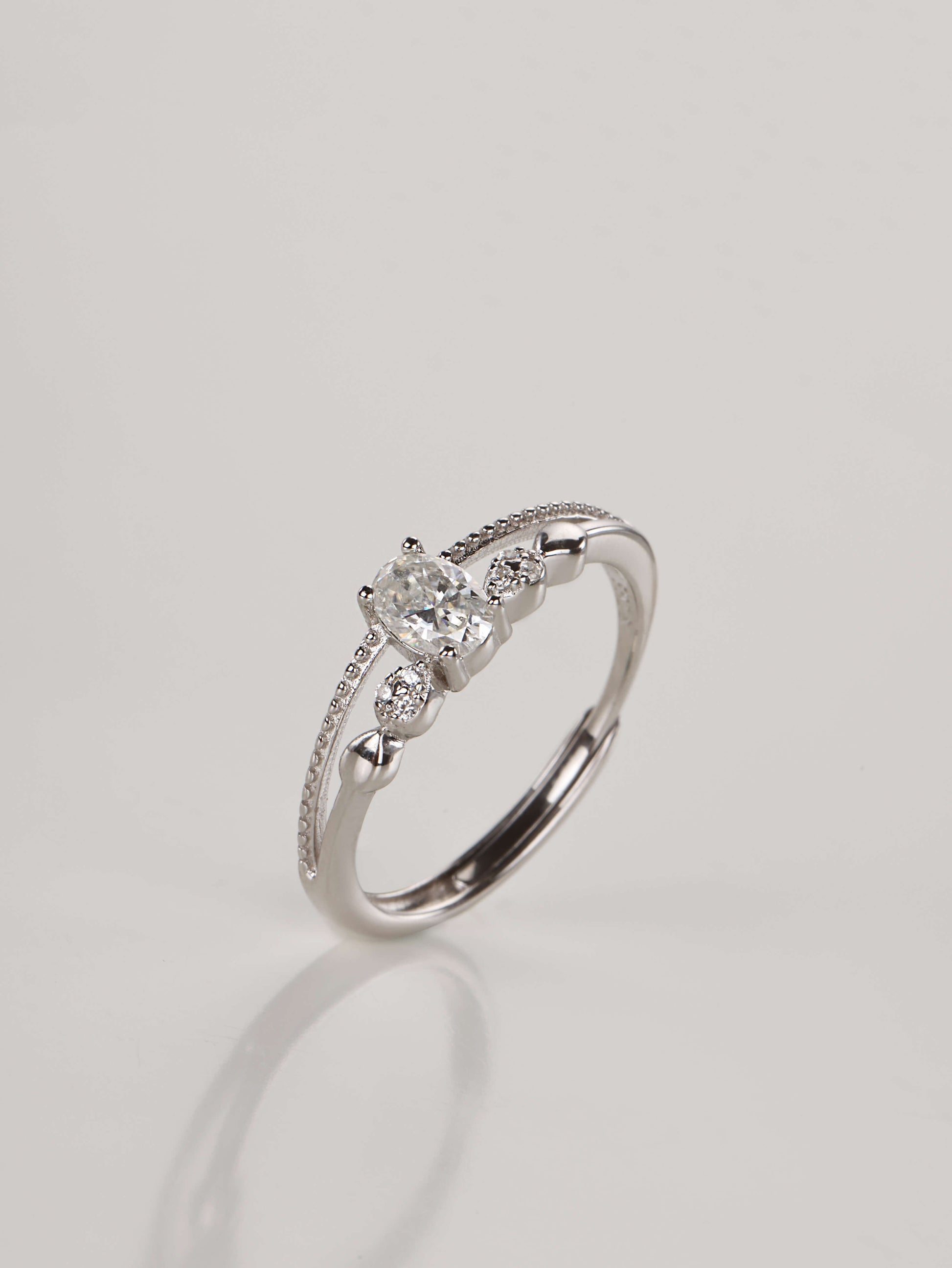 The 0.5-carat oval double band ring resting elegantly beside its signature Earclipse luxury gift box and protective microfibre pouch.