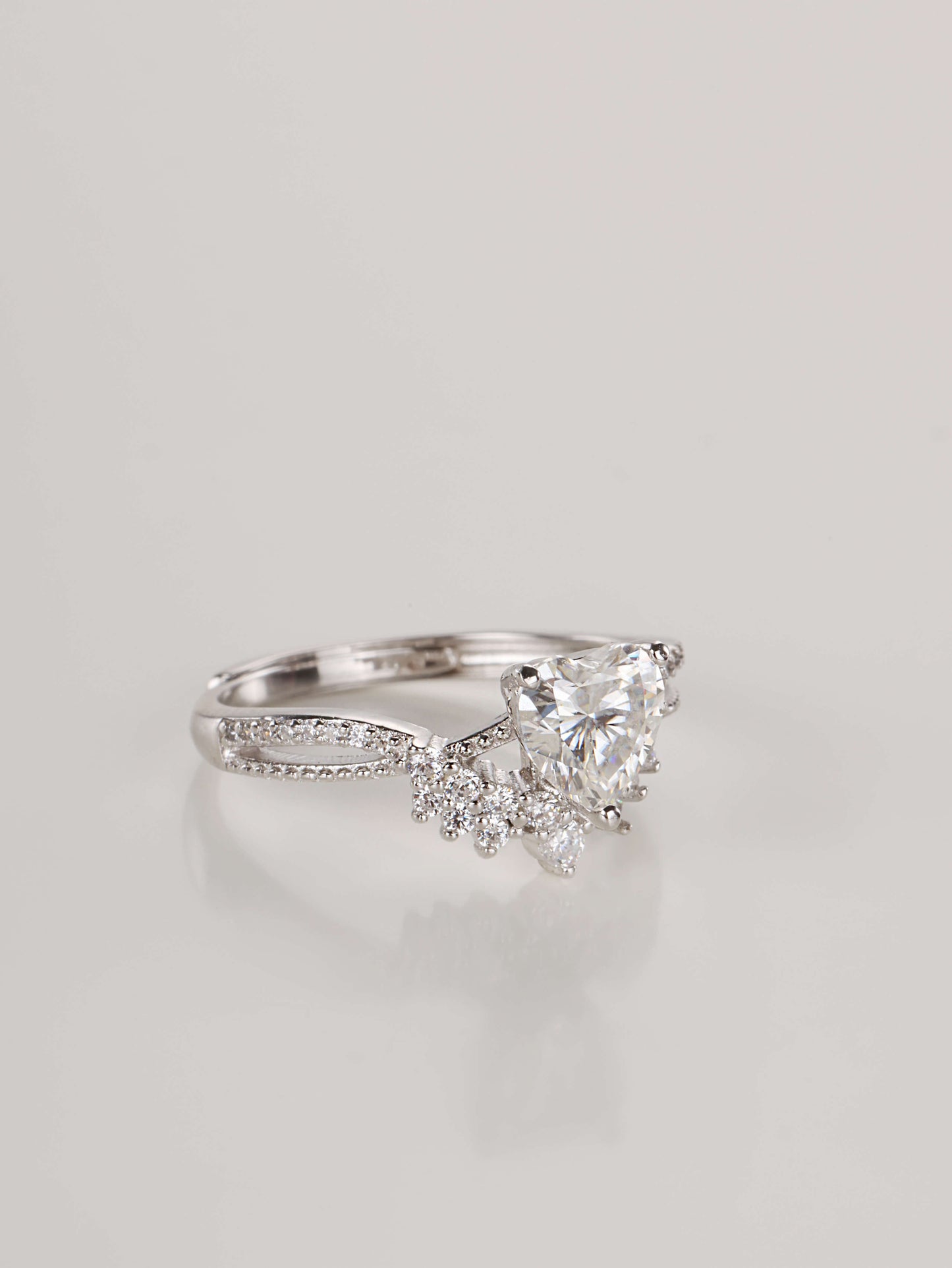 Close up of a woman wearing a 1 carat heart moissanite promise ring on her ring finger