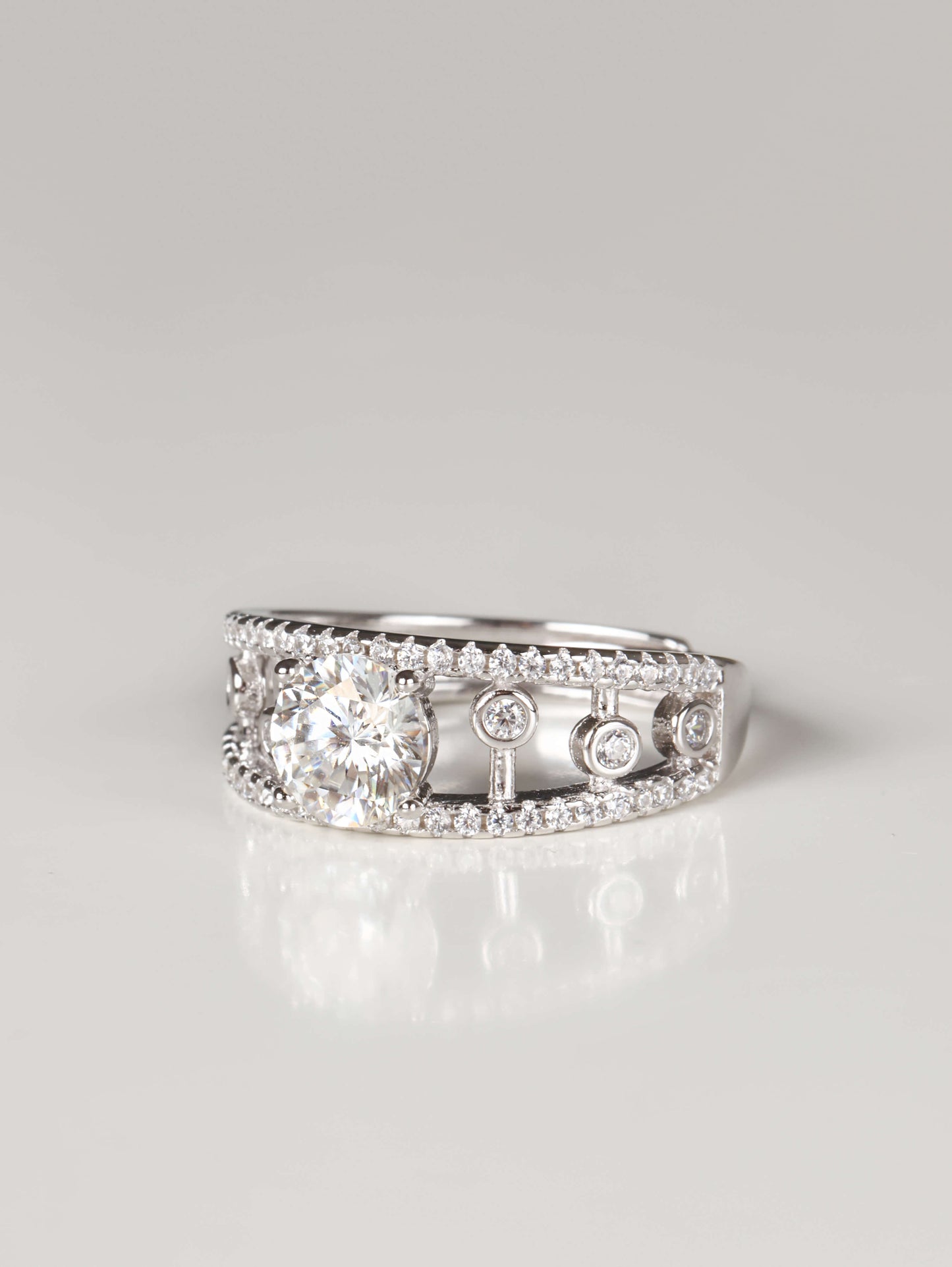Hidden adjustable open band back detail on a vintage art deco style filigree silver ring