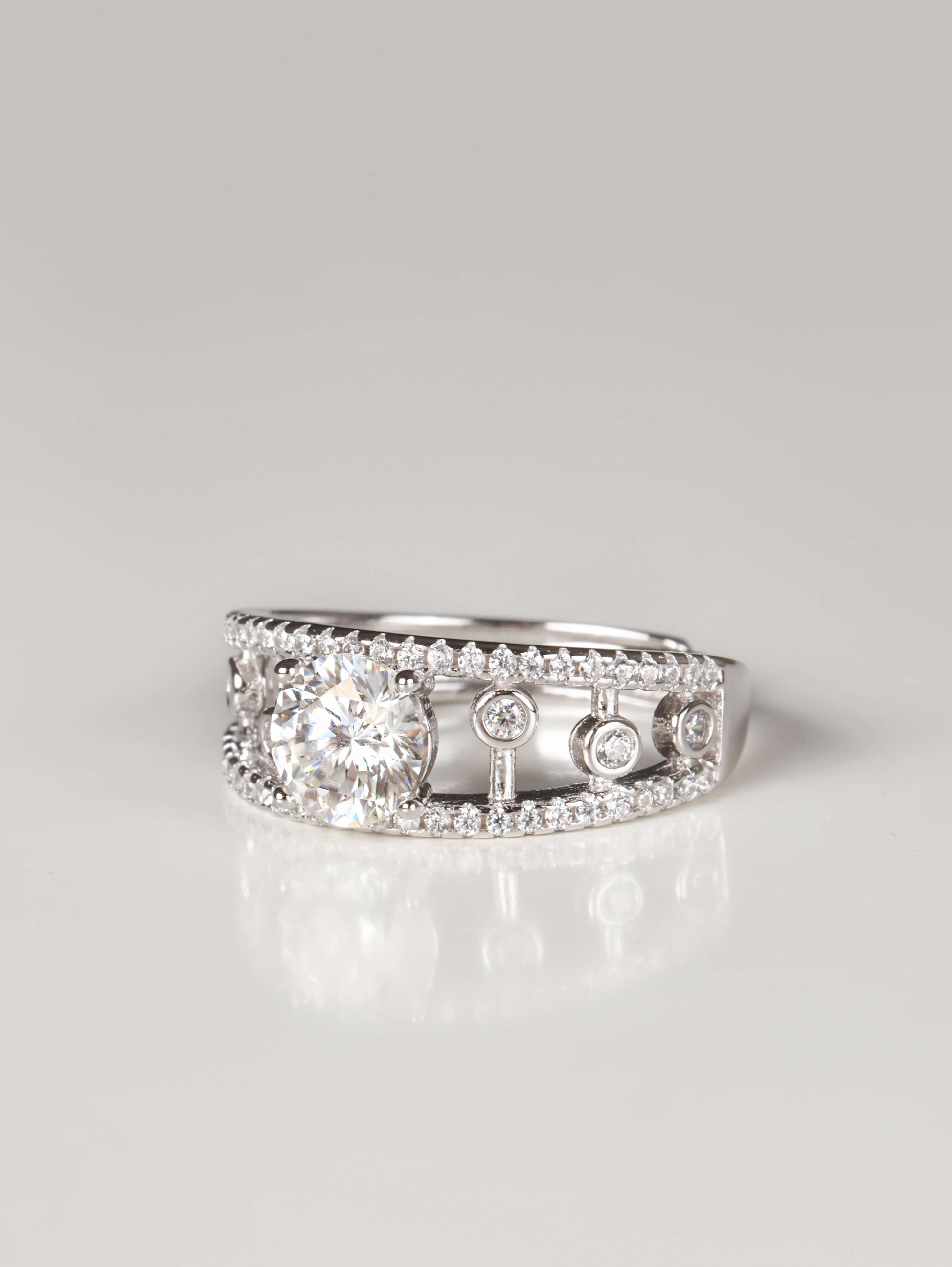 Hidden adjustable open band back detail on a vintage art deco style filigree silver ring