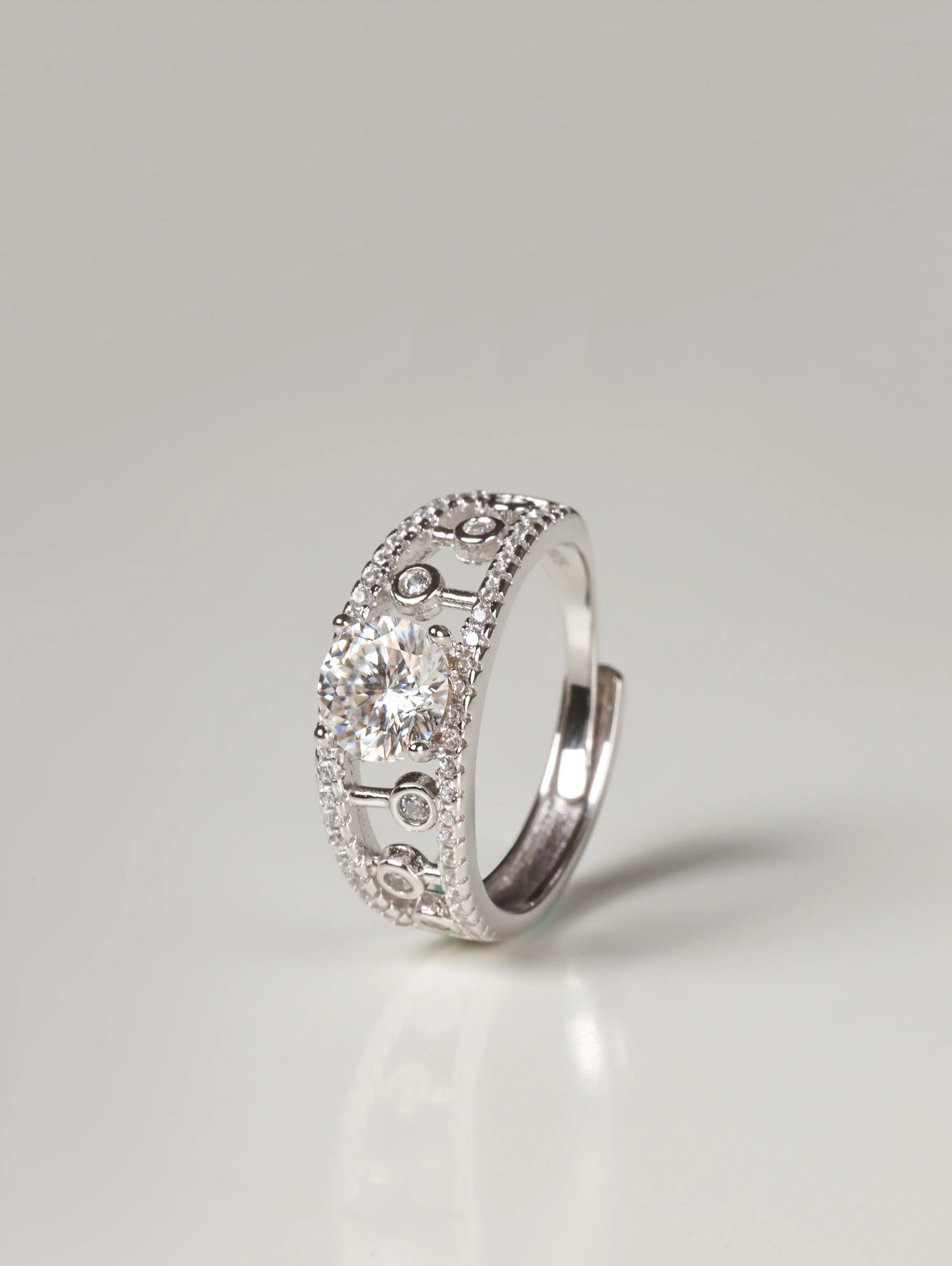 vintage art deco filigree lace ring with round brilliant moissanite stone