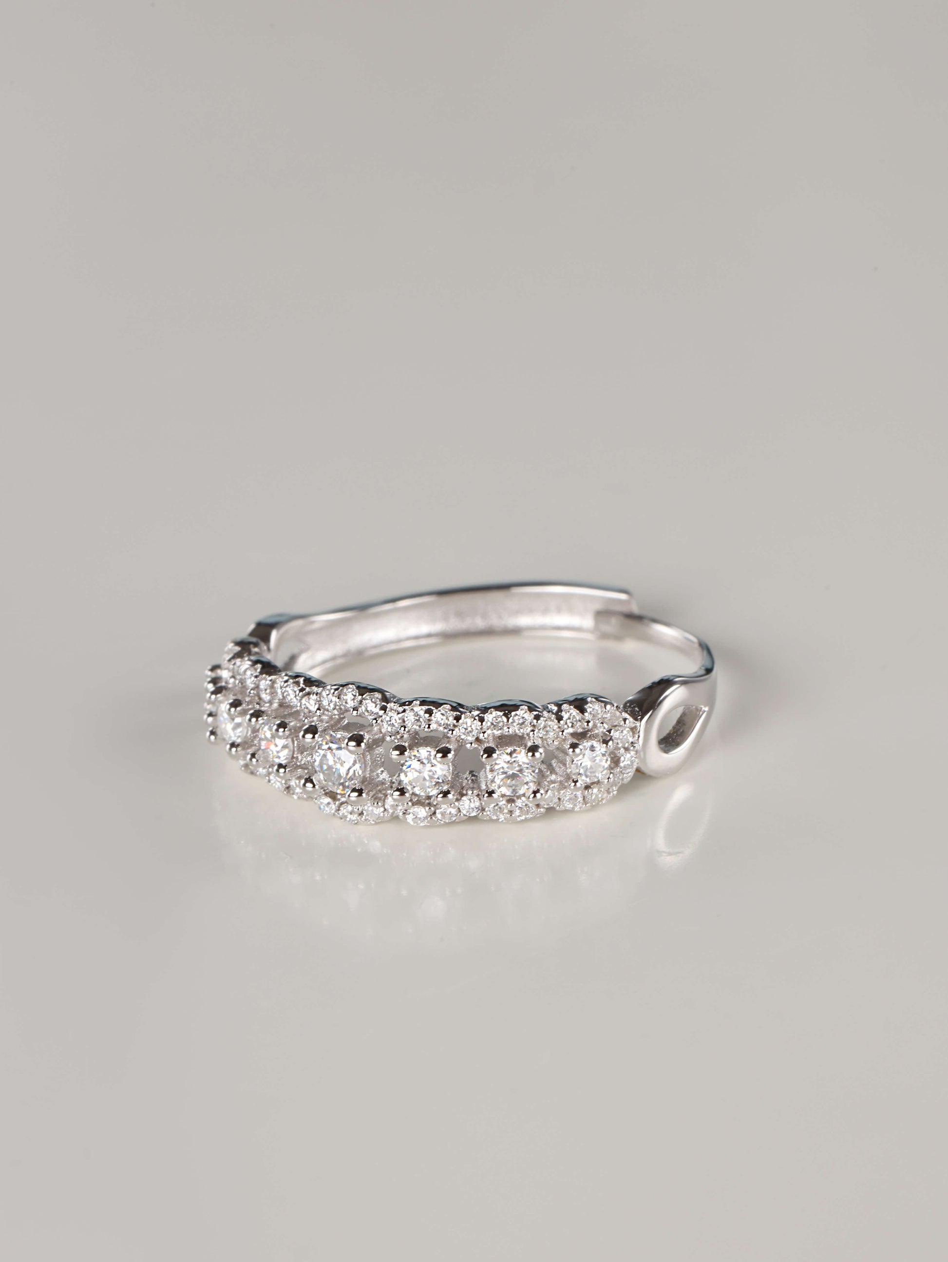 Top-down view of a silver Art Deco half-eternity ring with 0.41 carats of moissanite. The image highlights the delicate, lace-like scalloped edges and the continuous row of brilliant-cut stones set in a high-polish 925 sterling silver band.