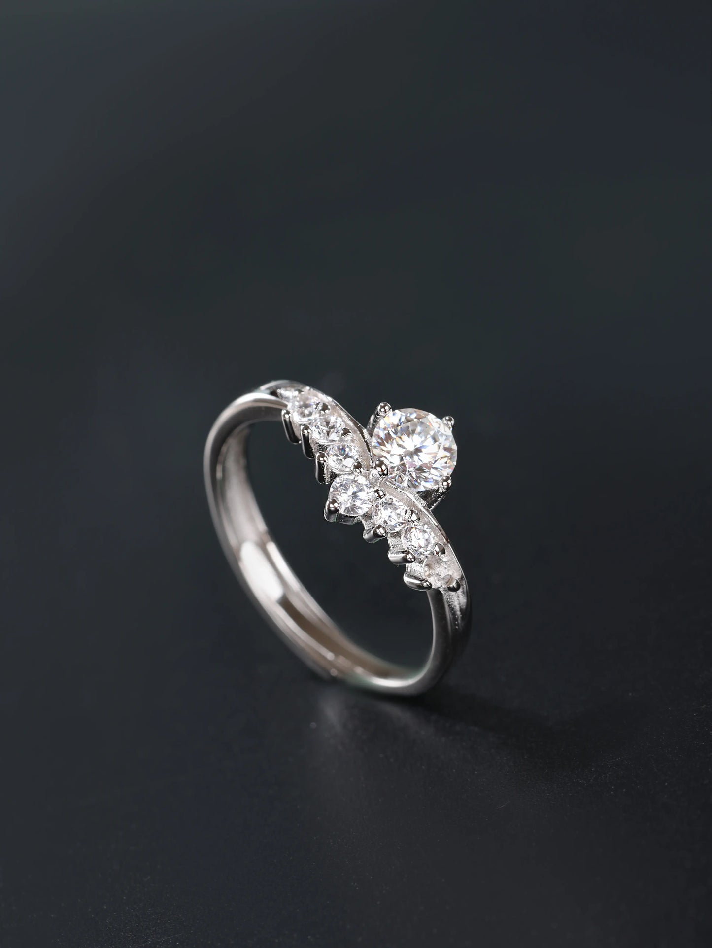 Crown Silhouette: 0.5ct Chevron V-Ring